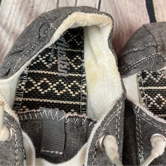 Austin Trading Co. Grey Women’s Slip On Sneakers - Picture 4 of 10